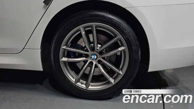 2018 BMW 5-Series 530i xDrive M Sport Package Plus