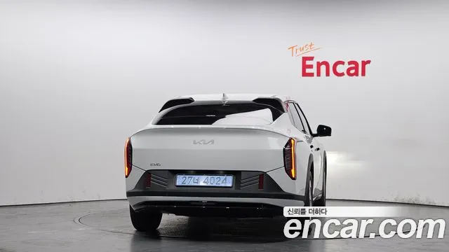 2027 Kia EV4 Long Range 2WD Earth