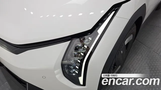 2027 Kia EV4 Long Range 2WD Earth