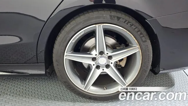 2017 Mercedes-Benz C-Class C200 AMG Line