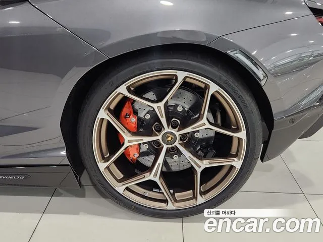 2025 Lamborghini Revuelto 6.5 V12