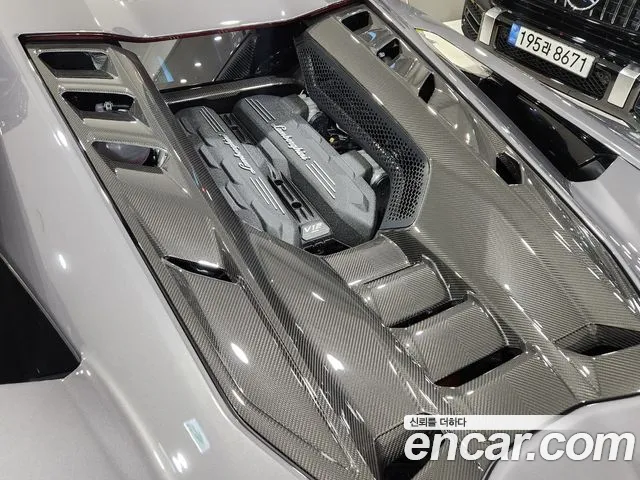2025 Lamborghini Revuelto 6.5 V12