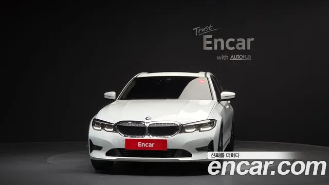 2022 BMW 3-Series 320i