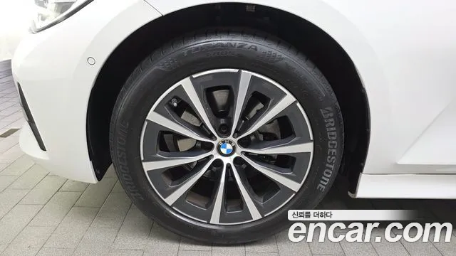 2022 BMW 3-Series 320i