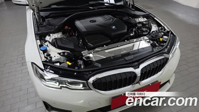 2022 BMW 3-Series 320i