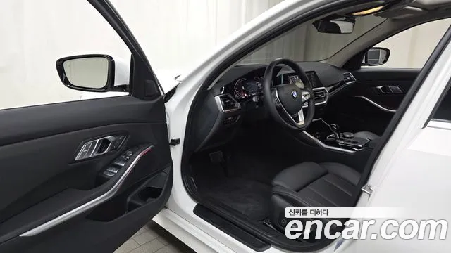 2022 BMW 3-Series 320i