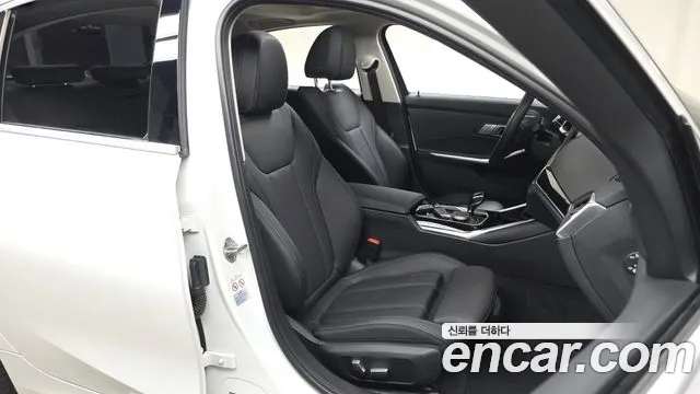 2022 BMW 3-Series 320i