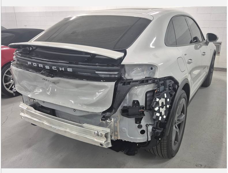 Porsche Macan 4