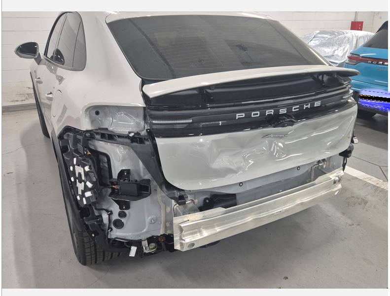 Porsche Macan 4